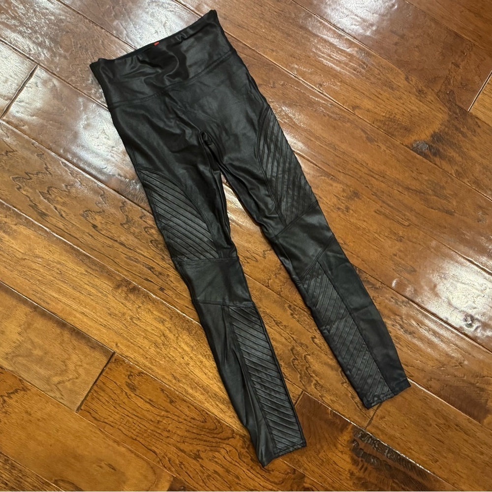 SPANX Black Faux Leather moto leggings, size XS petite - Picture 4 of 9